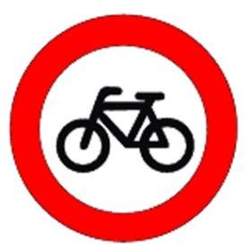 Kerékpárral behajtani tilos l