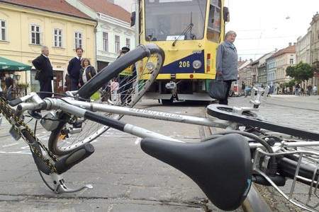 Kerkpros-baleset-miatt-llt-a-villamosforgalom-Miskolcon1-450x300